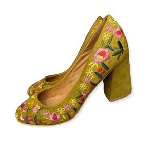 DBDK Embroidered Floral Kasia Heels 7.5